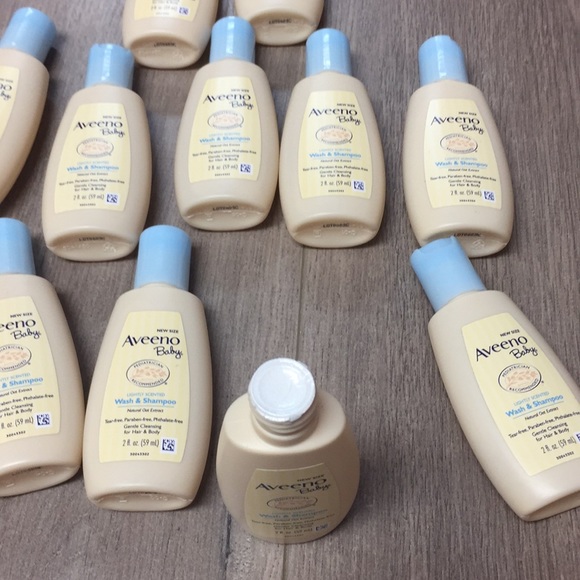 NEW Aveeno Baby Wash and Shampoo, Lightly Scented, 12-2oz bottles - Picture 2 of 4